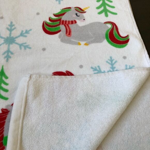 NWT Christmas Unicorns Bath Towel - Picture 4 of 4